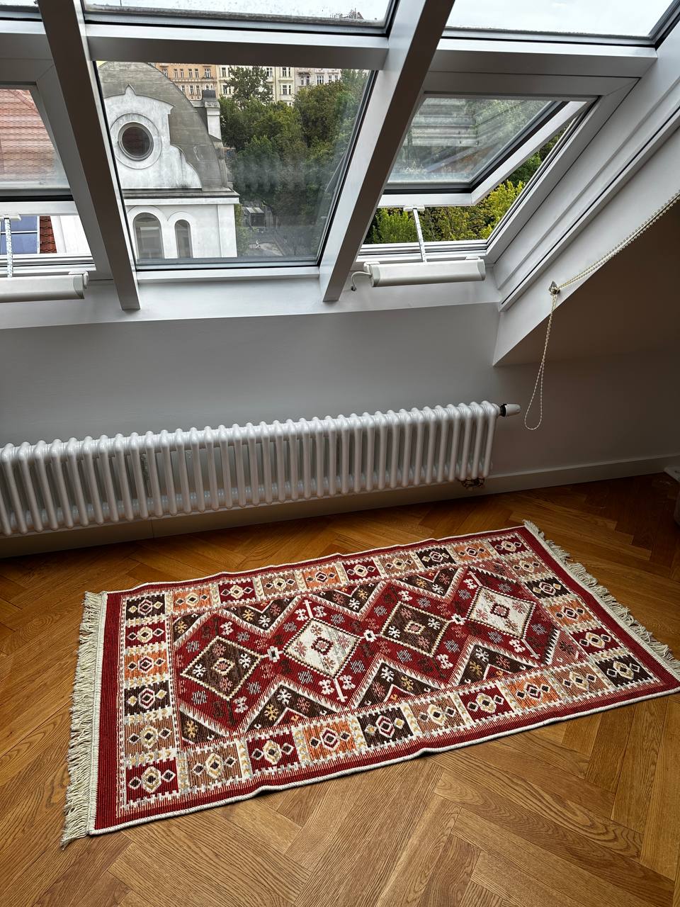 Oboustranný koberec bez vlasu Pysanka Red