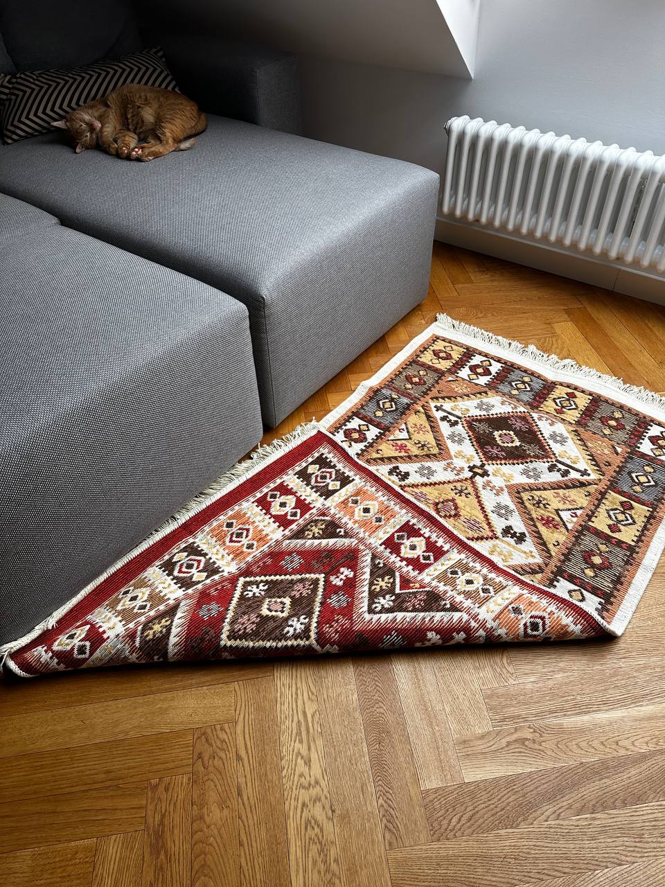 Oboustranný koberec bez vlasu Pysanka Red