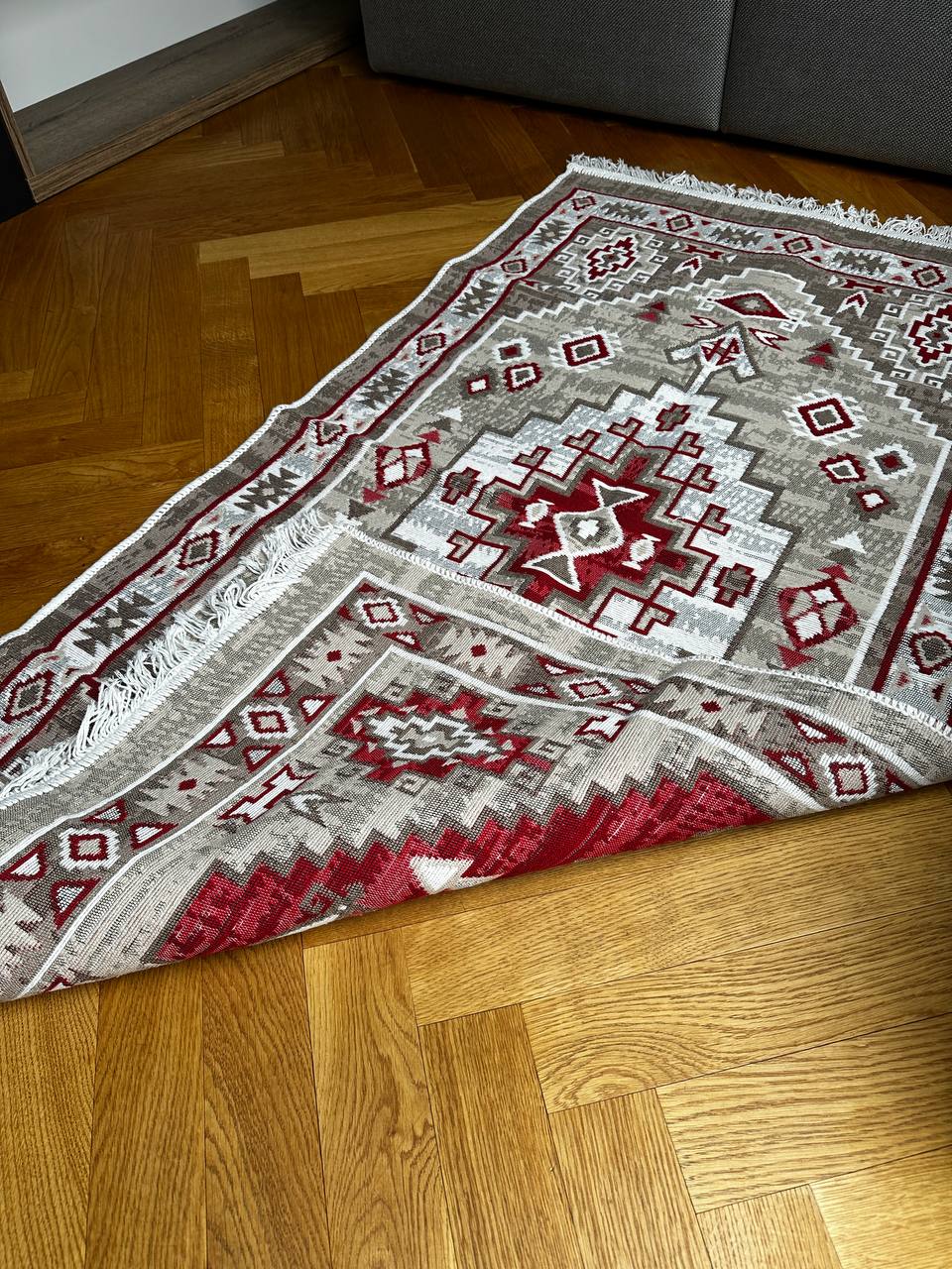 Oboustranný koberec bez vlasu Atlas Red