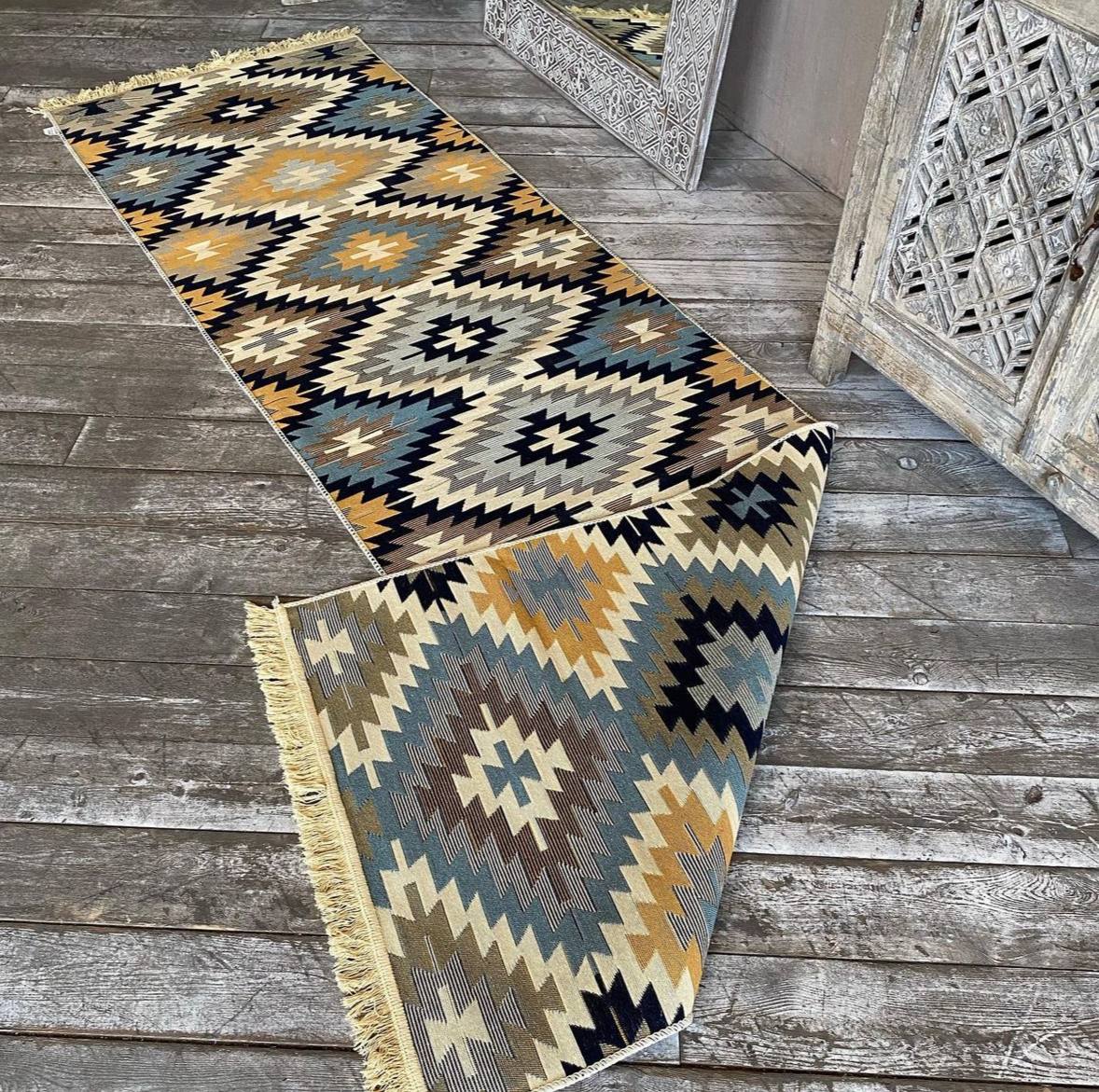 Oboustranný koberec bez vlasu Zigzag Blue